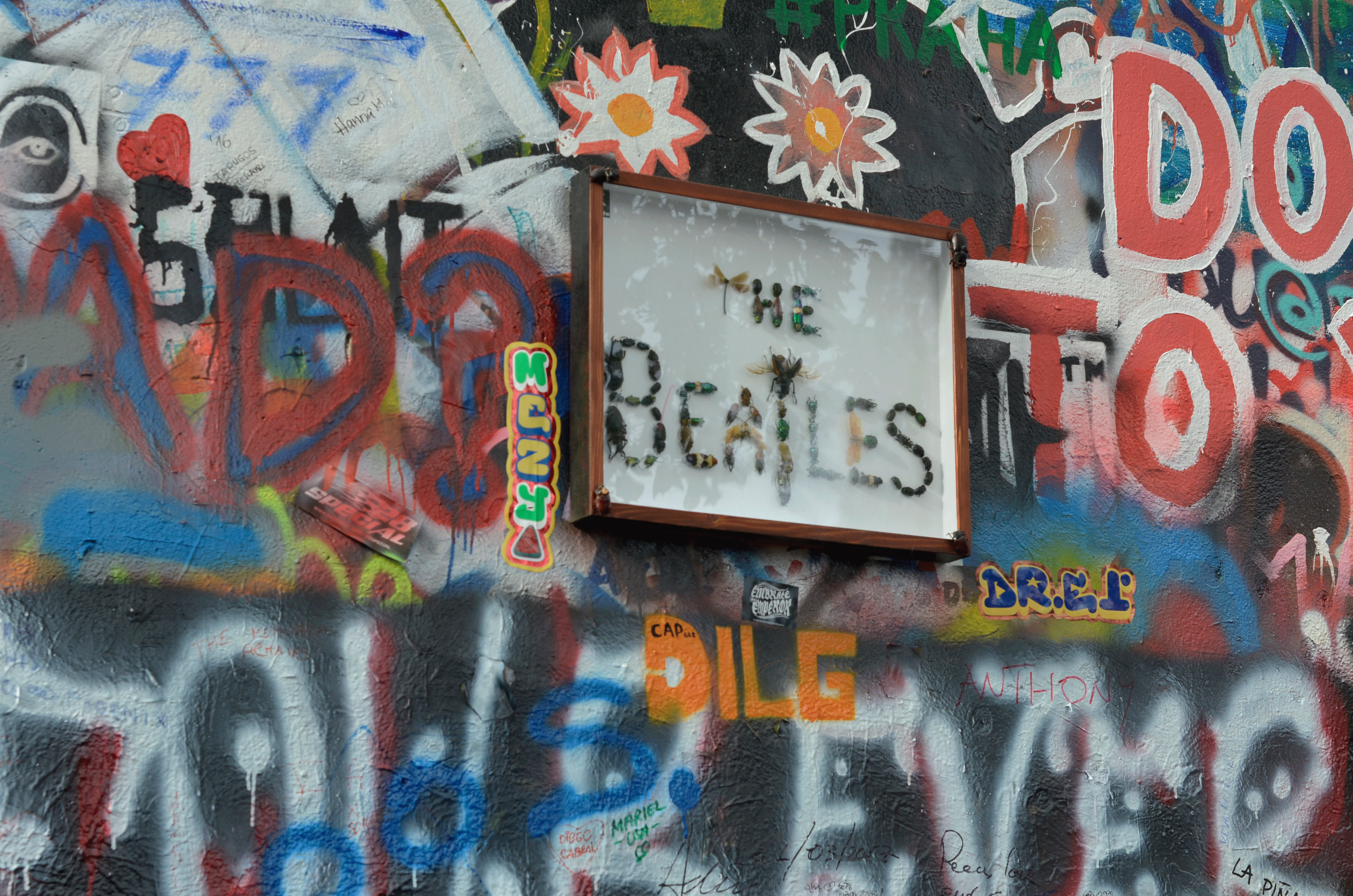 23_JohnLennonWall